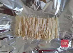 Garlic tinfoil enoki mushrooms Practice illustration 3