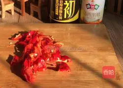 Illustration of how to stir-fry lotus root and bitter melon 4