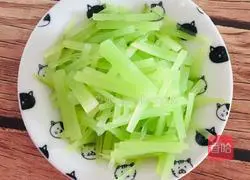 Illustration of how to make cold lettuce 5