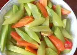 Illustration of how to make fried carrots with lettuce 5