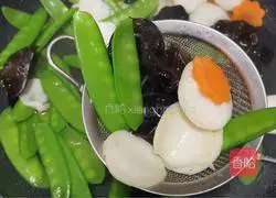 Illustration of how to stir-fry snow peas and vegetables 4