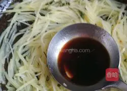 Illustration of how to make spicy and sour potato shreds 9