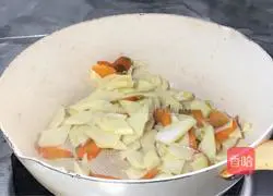 Illustration of how to make garlic wild rice 8