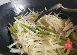 Illustration of how to make green pepper and potato shreds 4