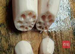 Illustration of how to make glutinous rice lotus root 3