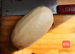 Illustration of how to make cold lotus root slices 1