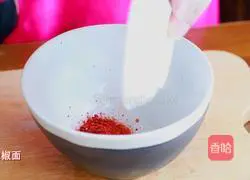 Eggplant is a frequent fixture in home-cooked dishes.Today I will introduce a way to relieve the heat - Illustration of Mixing Eggplant Strips 3