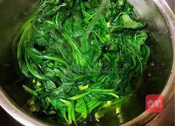 Illustration of how to make spinach with nuts 4