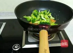 Illustration of how to make stir-fried broccoli 6