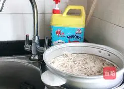 Illustration of how to make cold enoki mushrooms 2