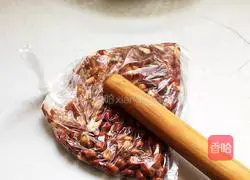 Illustration of how to make healthy peanuts mixed with purslane 6