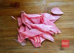 Illustration of how to make garlic snow peas 2