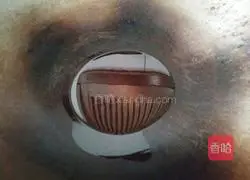 Illustration of how to make spicy lotus root dices 9