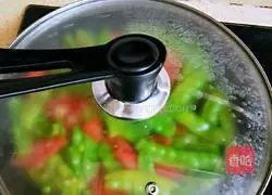 Illustration of how to make garlic snow peas 11