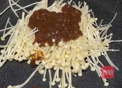 Illustration of making enoki mushrooms with soy sauce 2