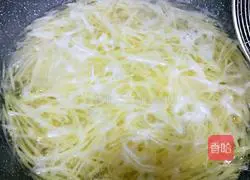 Illustration of how to make spiced potato shreds 11