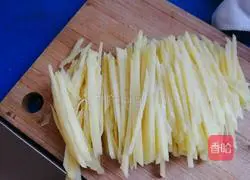 Illustration of how to make stir-fried shredded potatoes 2