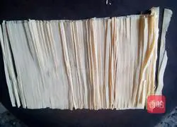 Illustration of how to make cold salad Qianzhang 3