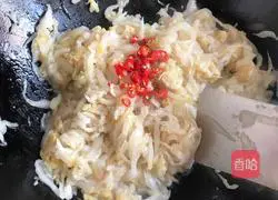 Pickle noodles - Northeast pickled cabbage stir-fried noodles - Spicy and sour rice recipe illustration 10