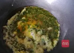 Illustration of how to make fried eggs with pickled vegetables 4