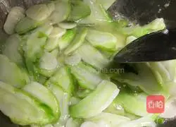 Illustration of how to make vegetarian braised Baoer vegetables 8