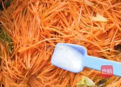 Illustration of how to stir-fry carrots 7