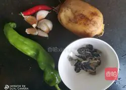 Illustration of how to make fried lotus root with fungus 1