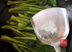 Illustration of how to make boiled Cantonese cabbage 4