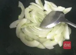 Illustration of how to make stir-fried cucumbers 3