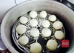 Illustration of how to make bean paste buns 15