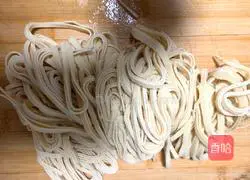 Illustration of how to make cold tofu skin 1