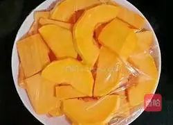 Fried Illustration of how to make pumpkin meatballs 2