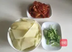 Illustration of how to make spicy cabbage and fried potato slices 2