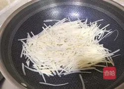 Illustration of how to make soy-flavored potato shreds 4