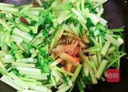 Illustration of how to stir-fry celery 5
