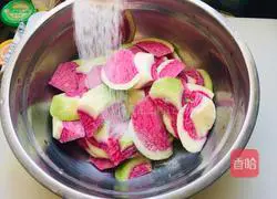 Illustration of how to make raw radish skin 2