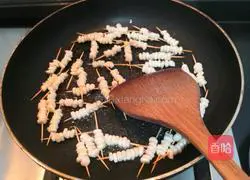 Illustration of how to make toothpick corn skewers 7