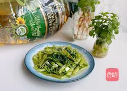 Illustration of how to make stir-fried water spinach 8