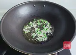 Illustration of how to make fried broccoli with fungus 6