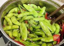 Illustration of how to make spiced edamame 6