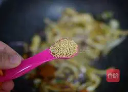 Illustration of how to make shredded king oyster mushrooms with oyster sauce 9