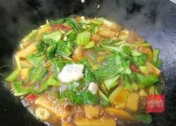 Illustration of how to cook potatoes and cabbage stew 9