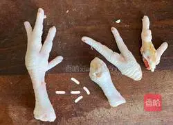 Thai Hot and Sour Chicken Feet Recipe Illustration 3