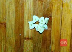 Illustration of making enoki mushrooms in oyster sauce 1