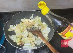 Illustration of how to make vinegar hand-shred cabbage 13