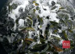 Illustration of how to make spicy kelp head 5