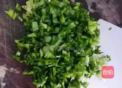 Illustration of how to make fried eggs with pickled vegetables 1