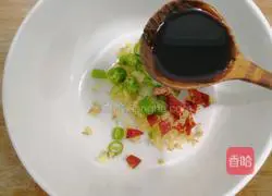 Illustration of how to pour oyster juice 7