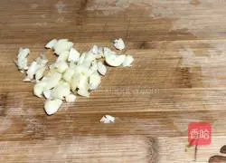 Illustration of how to stir-fry cauliflower with green peppers 3