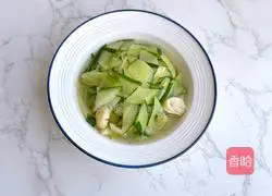 Illustration of how to make cucumber mushrooms in clear soup 12